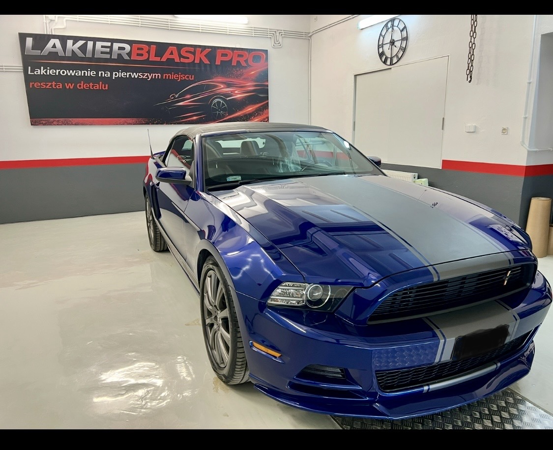 Ford Mustang — naprawa przedniego zderzaka — stan po naprawie